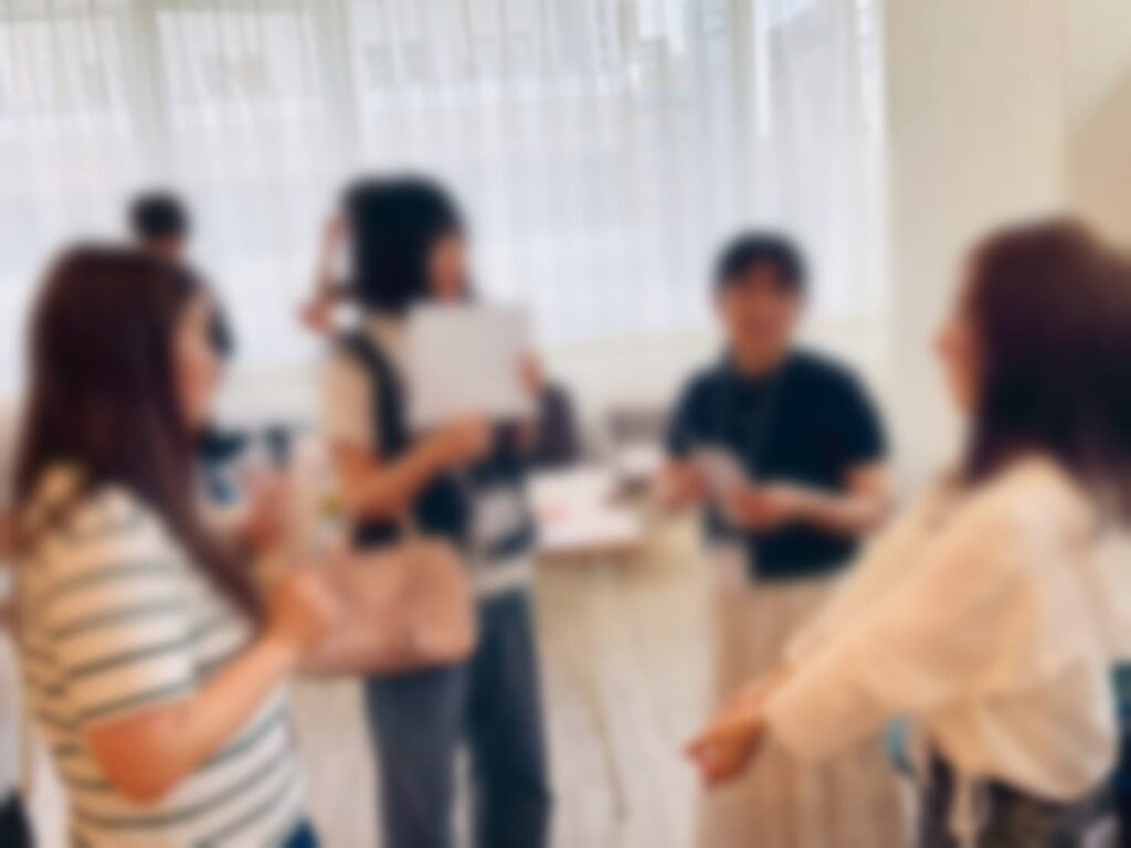 立席形式で交流を楽しむ名古屋の友達作りカフェ会